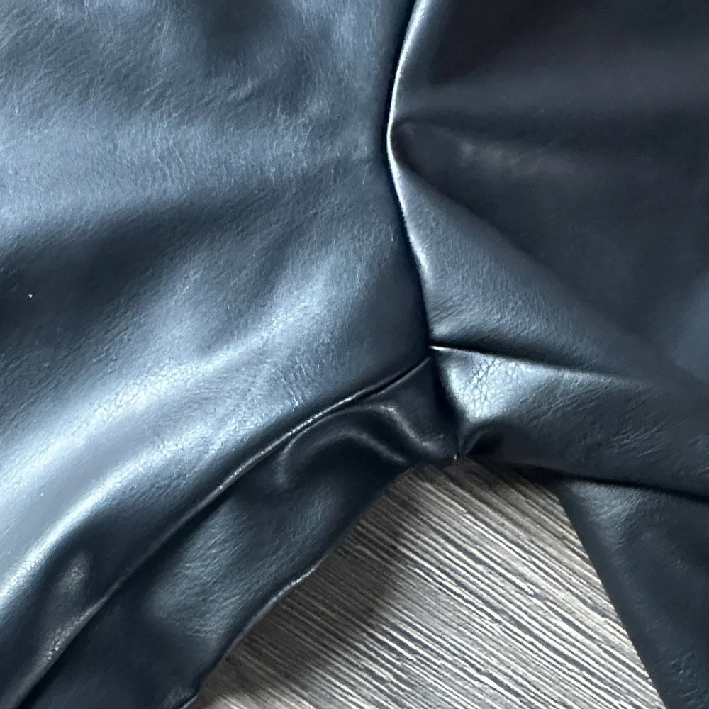 Sleek Black Women's Leggings